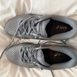 ASICS Light Gray Athletic Shoes